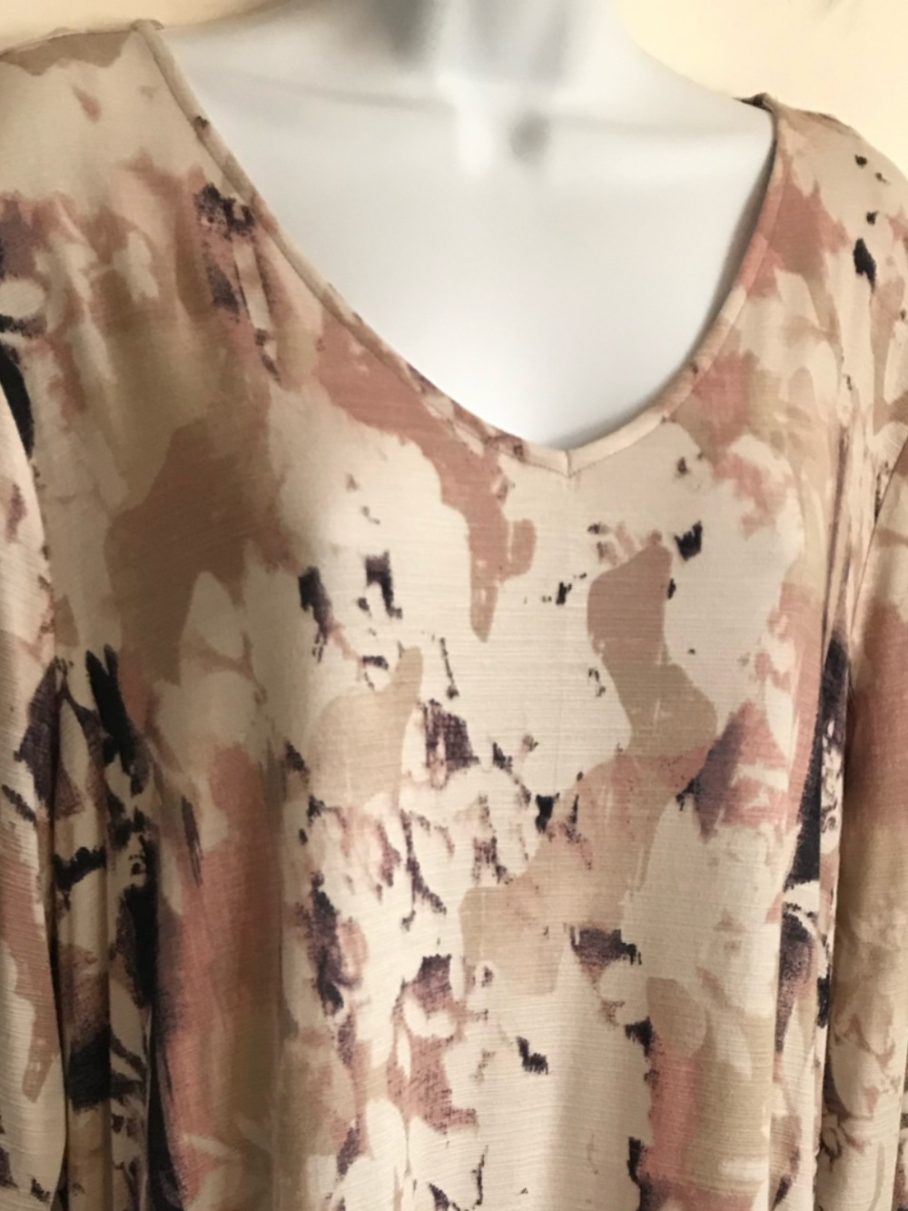 🔴 4/$15 Dana Buchman Women’s XL Blush & Cream Floral V-Neck LS Tunic Top in EUC - Picture 5 of 16
